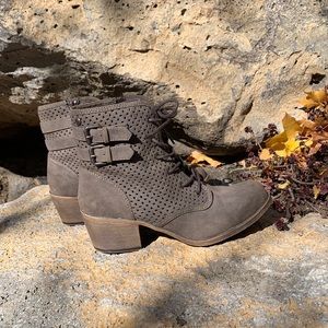 Lace up, Ankle boots, Taupe Color